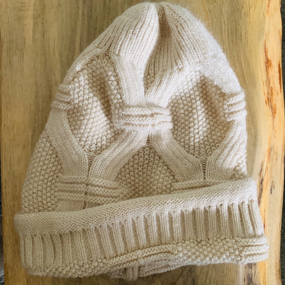 Roll up tan/white beanie